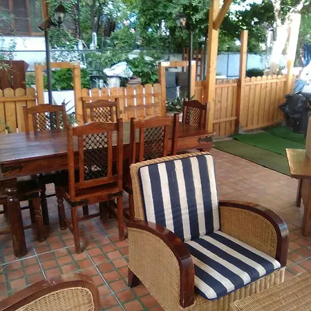 Alojamento de Acomodação e Pequeno-almoço Old Garden 3*